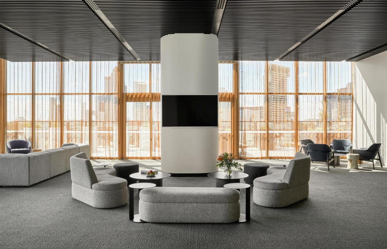 Апарт отель Oakwood Premier Мельбурн Экстерьер фото The 360° Lounge at the top of the tower