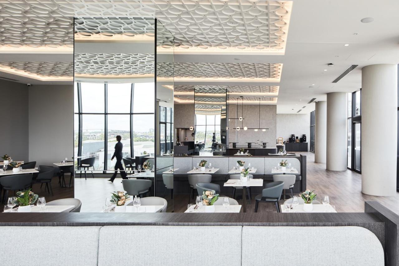 Апарт отель Oakwood Premier Мельбурн Экстерьер фото The lounge at the airport