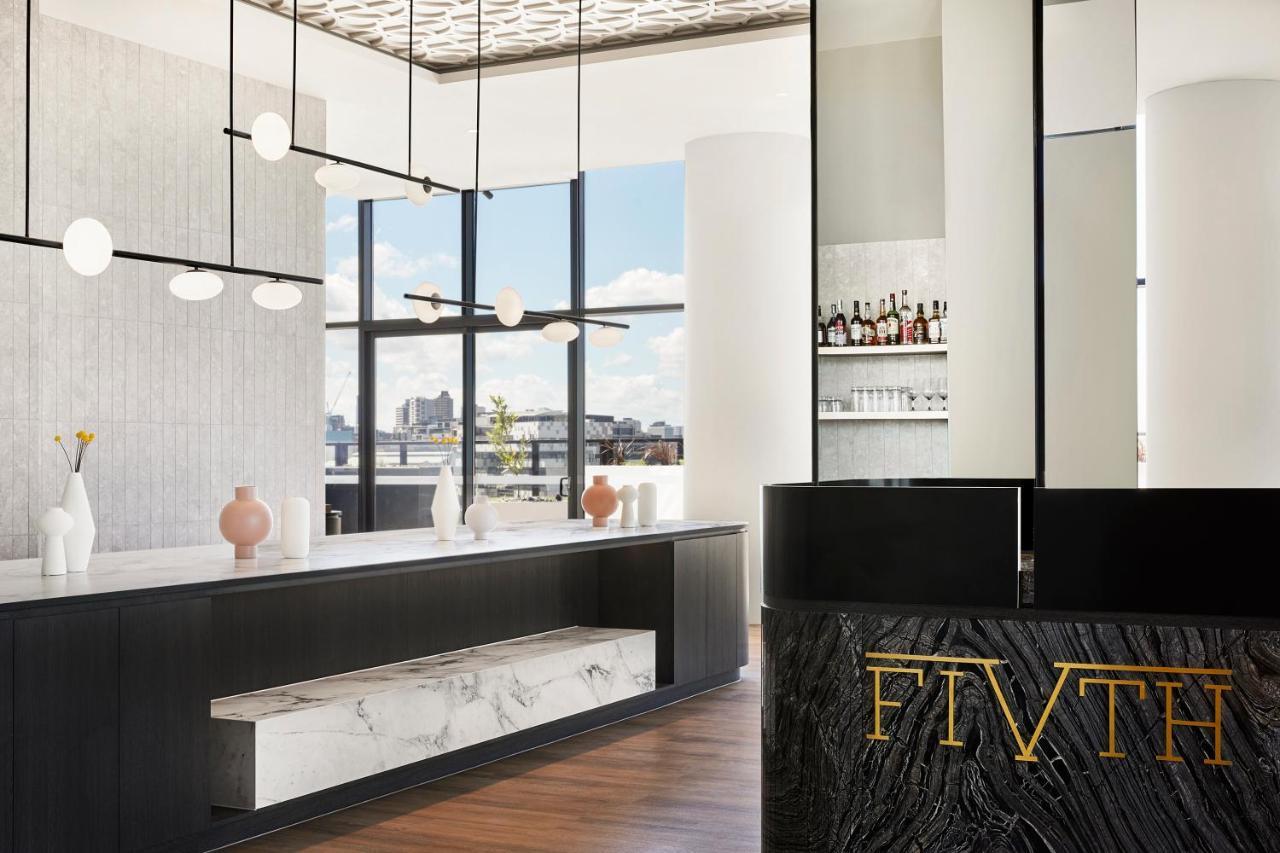 Апарт отель Oakwood Premier Мельбурн Экстерьер фото The bar at 570 Madison Avenue